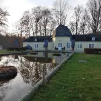 Ferienwohnung am Schloßpark โรงแรมในบาด แบร์เลอบวร์ก