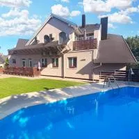 TópART Apartman I-II-III, готель у місті Балатонфеньвеш