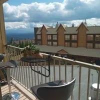 Village Center 2 bedroom Condo, hotel v destinácii Big White