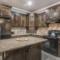Cheerful 3 Bedroom Home, King Bed, 10 min from Palo Duro Canyon, Fireplace, Washer Dryer, khách sạn ở Canyon