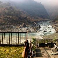 Hotel La Orilla Muzaffarabad、ムザファラバードのホテル