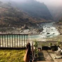Hotel La Orilla Muzaffarabad, hotel di Muzaffarabad
