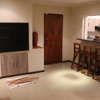 du Repos (Lovely & Relaxing 2-Bedroom Unit with Patio), hotell i Springbok