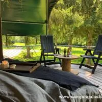 Camping Ardennes Insolites-Camping Alaska, hotel u gradu Marbehan