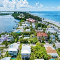 Ami Lighthouse Cottage-One Minute Walk To The Beach-Keyless Locks, hotel a Bradenton Beach