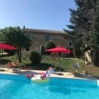 La Bergerie des Amandiers Chambres et Table d'Hôtes、Malataverneのホテル