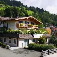 Haus Monika: Brixen im Thale şehrinde bir otel