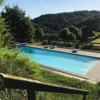 L'Estivante, hotel Saint-Austremoine városában