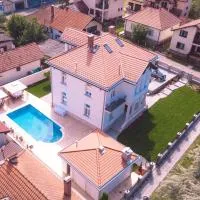 Vila Samokres sa bazenom, hotel di Banja Koviljača