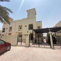 Spacious Villa Al Hamra Village with gulf and Golfcourseview with weekly and monthly stay offers, hotel poblíž Al Hamra Seaplane Base - RHR, Rás al-Chajma