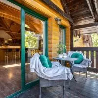 Apartmán pod orechom, готель у місті Drienica