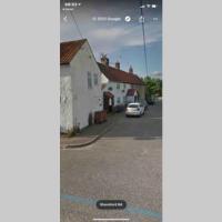 Lovely Cottage with Private Garden, hotel in Fakenham