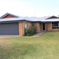 Entire 4BR House close to Airport Hosted by Homestayz, hotel in Gladstone
