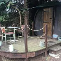 Perrou में, होटल Charming 2-Bed Cabin in Domfront-en-Poiraie