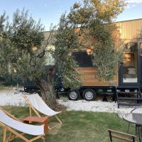 Modern Tiny House Surrounded by Olive Trees in Ayvacik، فندق في كيتشوكويو