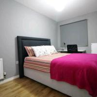 Lovely double bedroom moments from Thames River