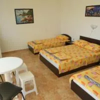 Квартири-стаи за семейна почивка, hotel sa Ahtopol