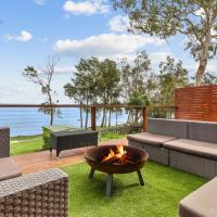 Budgewoi Lake front Oasis - Large Groups Welcome, hotel in Budgewoi