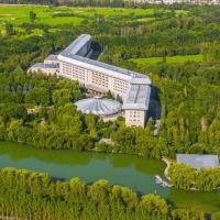 Swissôtel Wellness Resort Alatau Almaty: Almatı'da bir otel
