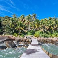 Elephant GuestHouse Beira Mar - Suítes com Café da Manhã، فندق في Praia do Veloso، إلهابيلا