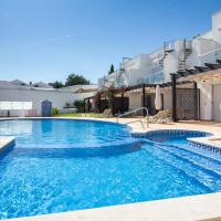 Cliff-Top Townhouse with Stunning Ocean Views, hotell i Carvoeiro