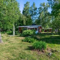 Holiday Home Lampaluodon punainen tupa by Interhome