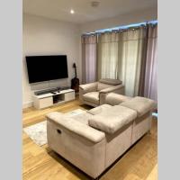 Luxury 1 Bedroom Apartment with Netflix & Parking, hotel in Borehamwood