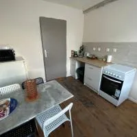 Appart au 1 etage, hotelli kohteessa Saint-Rémy-sur-Durolle