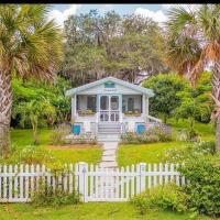 Charming 1935 Florida Cottage overlooking Lake Tulane