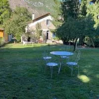 CHALET Tout Confort Proche d AX 3 Domaines، فندق في Vèbre