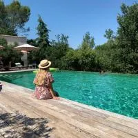 Sous les oliviers - Piscine chauffée - Studios de standing climatisés, hotel di Saint-Maximin-la-Sainte-Baume