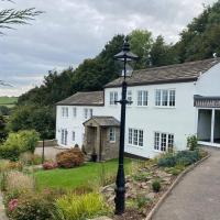 Coach House, 5.8 Acres with hot Tub and Lake, hotel in Leeds