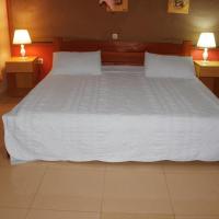 Room in Guest room - Budget Double Room in luxurious Delta Resort, Hotel in Gitesi