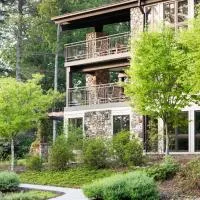 Kanuga Inn & Lodging、ヘンダーソンビルのホテル