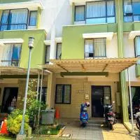 Aloha Guest House - 1 Male Only, hotel v destinácii Tangerang