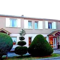 Hotel i Restauracja ABIS، فندق في بستشستا كوودزكا