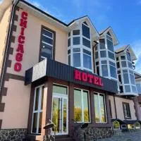 Hotel Chicago, hotel em Umanʼ