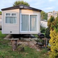 Stunning 3 Bed Holiday Home in Hastings, hotel in Westfield