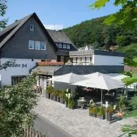 Hotel Holländer Hof, хотел в Мешеде