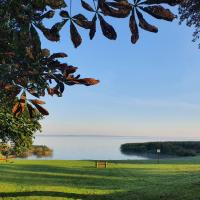 Gesindehaus am Schloss Kummerower See, hotell i Kummerow