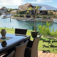 Sandpiper Island Tranquil Waterfront Views & Jetty, hotel in Wannanup