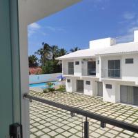 Confortável Duplex a 100 Metros da Praia, hotel in: Coroa Vermelha, Porto Seguro