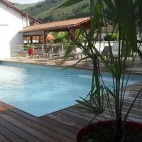 Logis Hôtel Andreinia & Cabane, hotel di Esterençuby