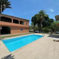 CASA inteira entre Guaratiba e Campo Grande, Rio de Janeiro, RJ - a 40 min da praia, próximo ao Estádio Miecimo da Silva e Park Shopping-Ideal para descanso, encontros, festa e lazer-3000 m2، فندق في ريو دي جانيرو