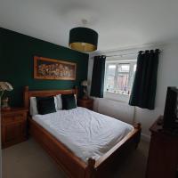Lovely Rooms in a Quiet Place of Woking, hotel in Woking