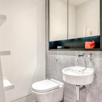 Brand new and modern flat in Fulham, hotel in London