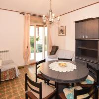 Amazing apartment in Chatillon with WiFi and 2 Bedrooms, hôtel à Châtillon