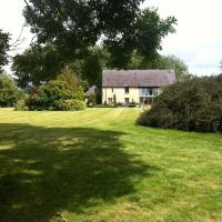 Farm Stay -Nr Silverstone, Bicester Village and Stowe, hotel in Hinton in the Hedges