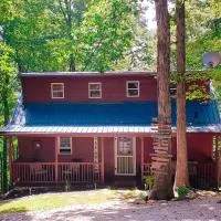 Trailseeker Cabin w King Bed Hot Tub at Red River Gorge Natural Bridge, hotel sa Stanton