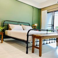 Grasshopper Bed and Cafe, hotel in Pak Kret